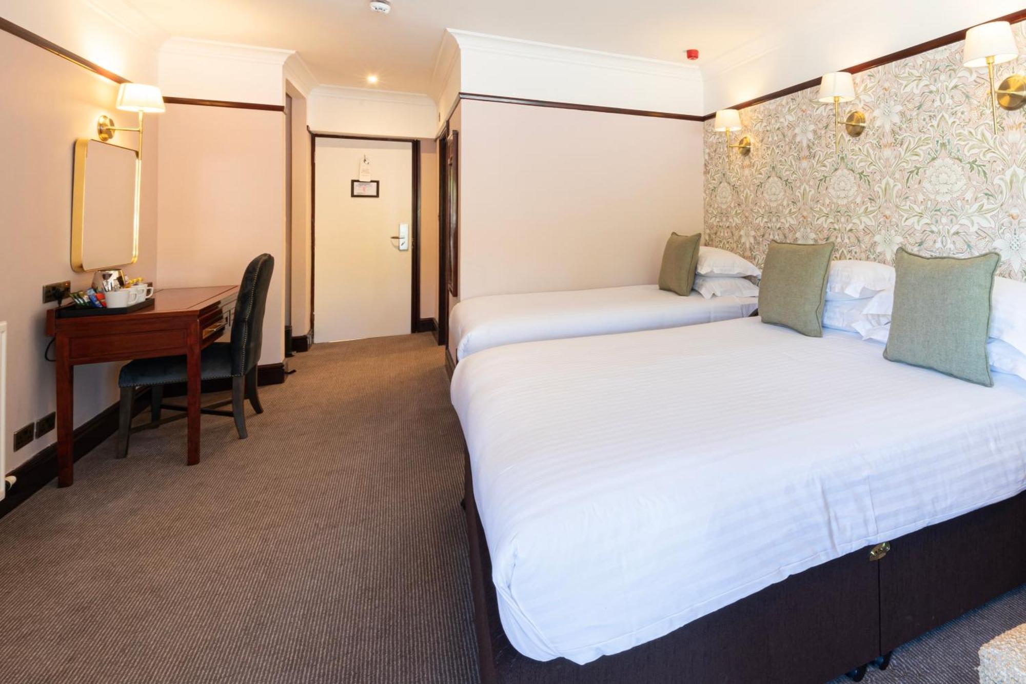 Hotel District Castle 4*