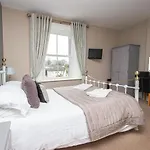Lynwood Guest House (Adults Only)