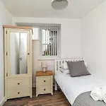 Sam\'S Cottage