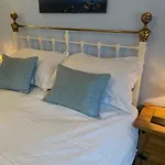 Lakeland Snug
