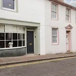 Fran\'S Nest