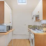 Cottage 6 Studio Mews
