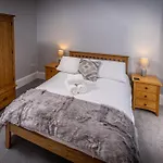 Spacious 1St Floor Apartment