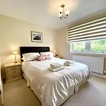 8 Howrahs Court, Keswick