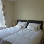 Oak Lodge