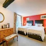 Oak Lodge