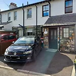 6 Catherine Cottages