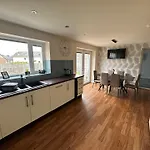 Modern Hot Tub 3 Bed Property