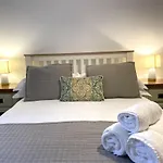 Sam\'S Cottage