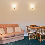 3 Howrahs Court