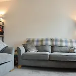 6 Twentyman Court