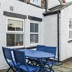 Pitcairn Cottage-Uk41256