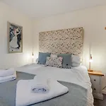 Chaucer Lodge Apt 1