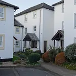 10 Elm Court