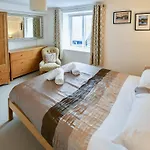 5 Balmoral House