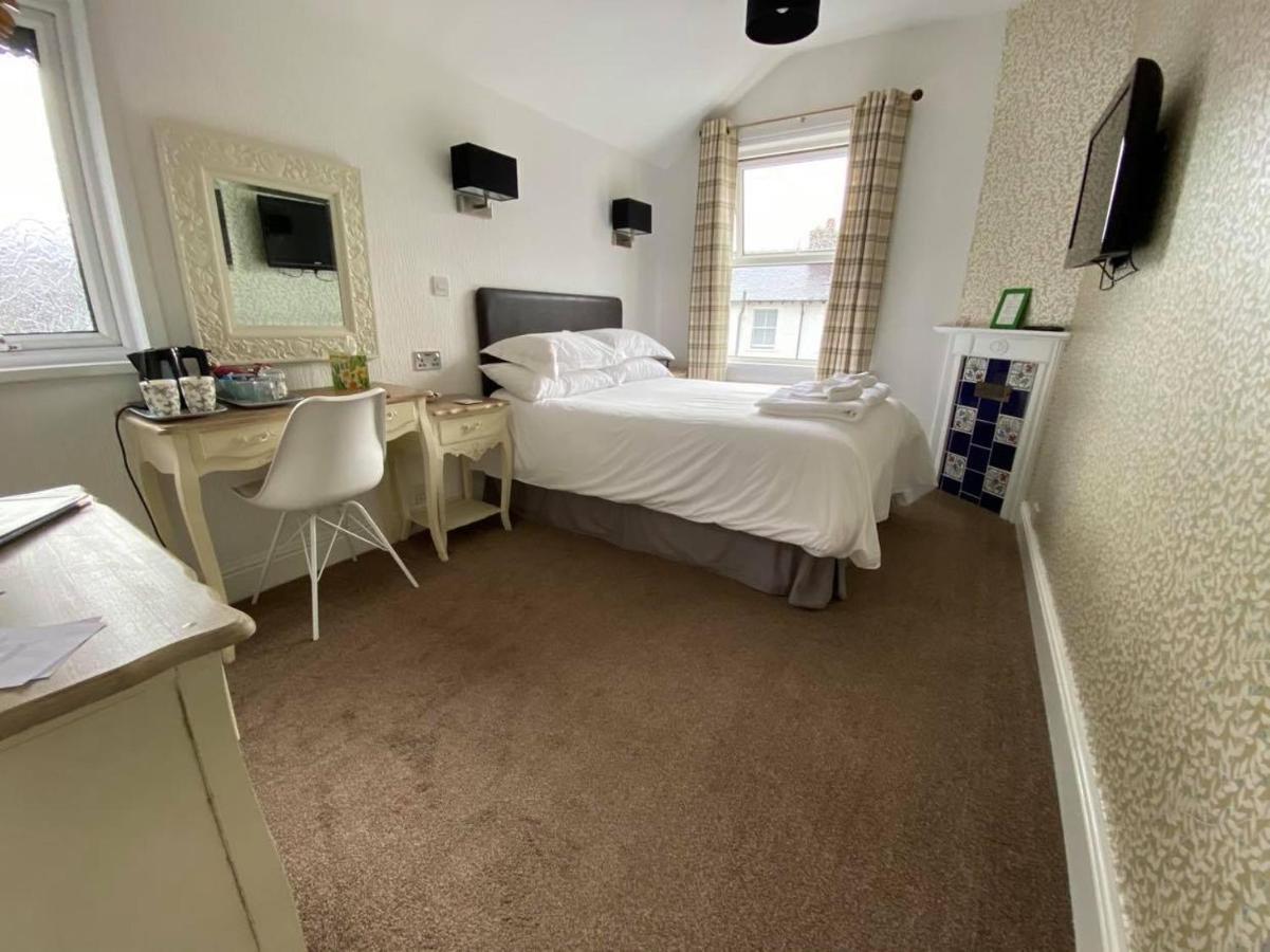 Hall Garth 4*