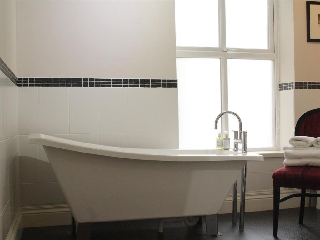 Guest house Lakeside House 4*