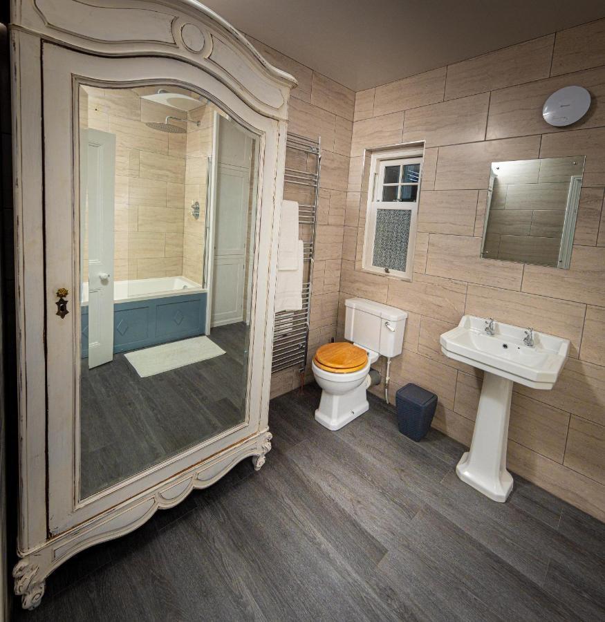 Spacious 1st Floor *