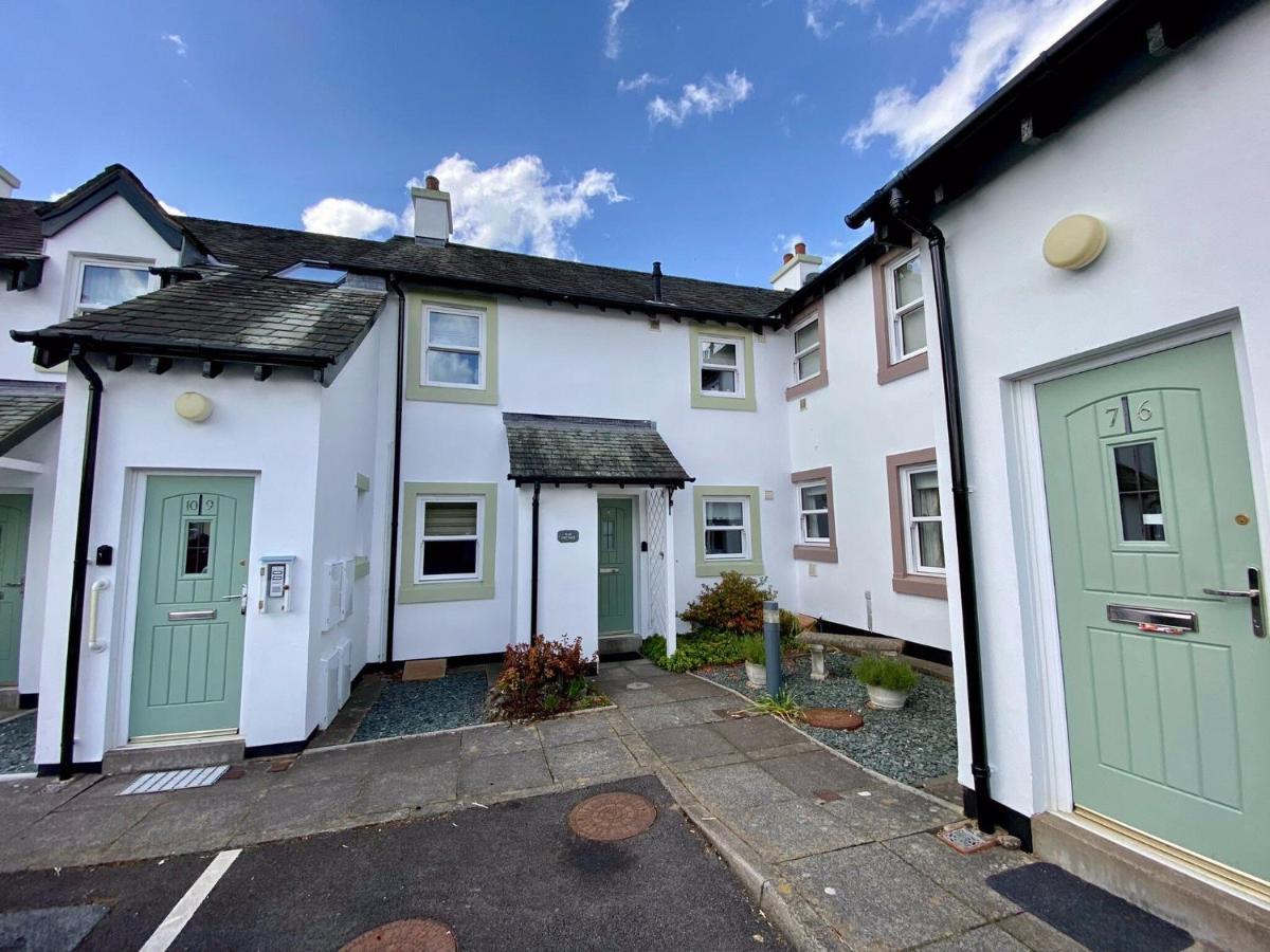 8 Howrahs Court, Keswick *