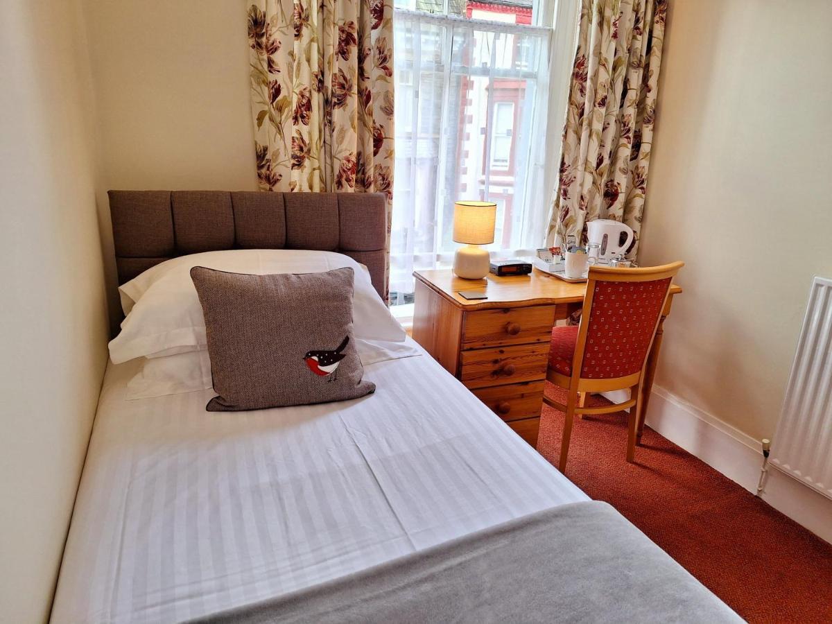 Dorchester House 4*