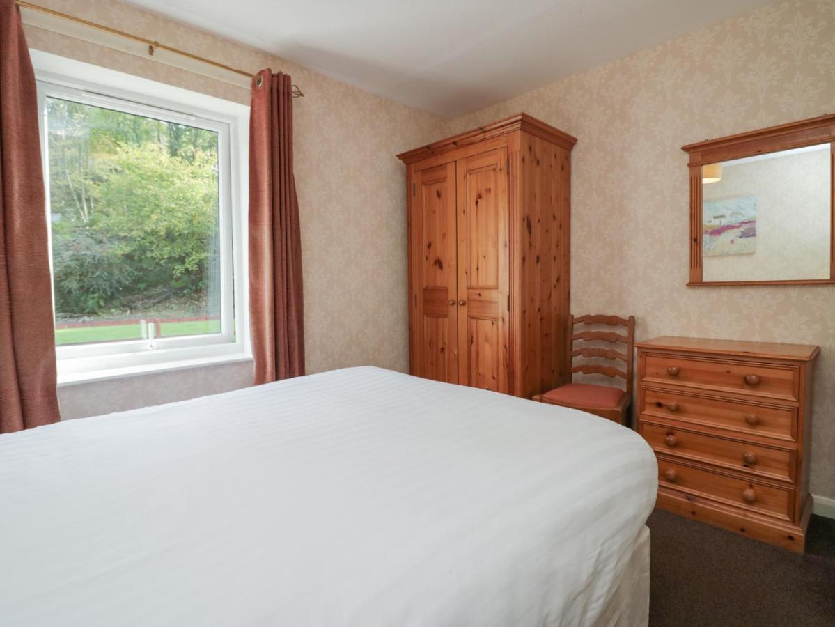 4 Apartment *
