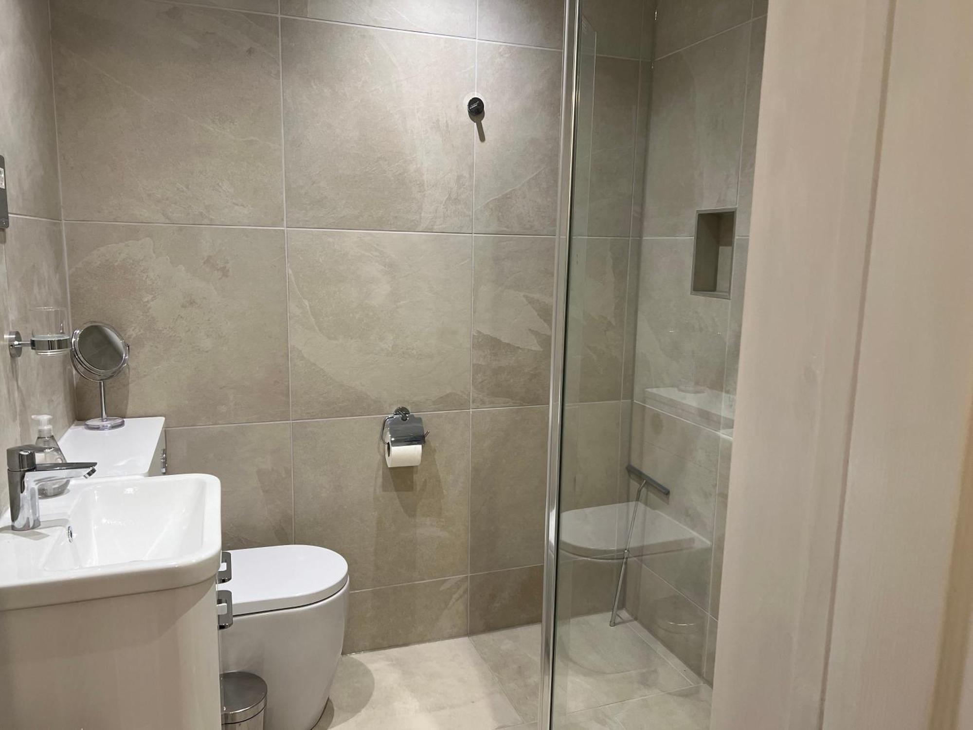 Apartment Keswick Ground Floor With Parking