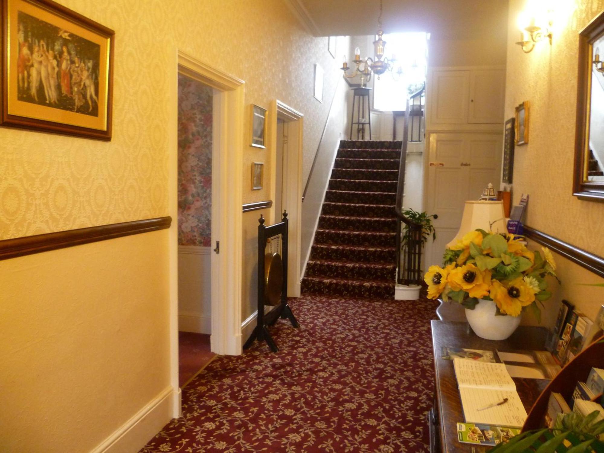 Guest house Acorn House 4*