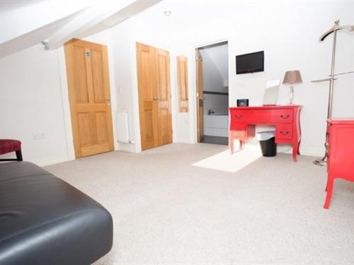 Lakeside House Guest house 4*