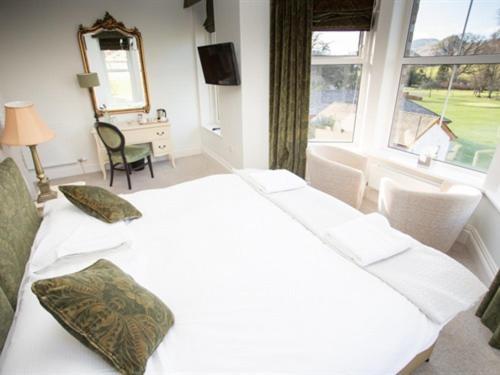 Lakeside House 4*
