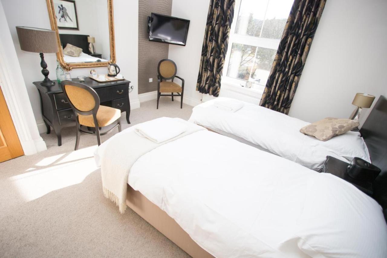 Lakeside House 4*