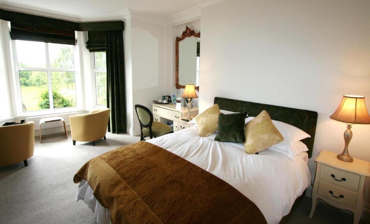 Lakeside House 4*
