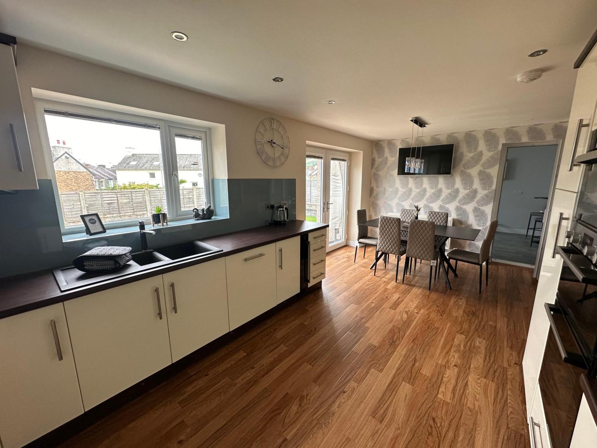 Modern Hot Tub 3 Bed Holiday home