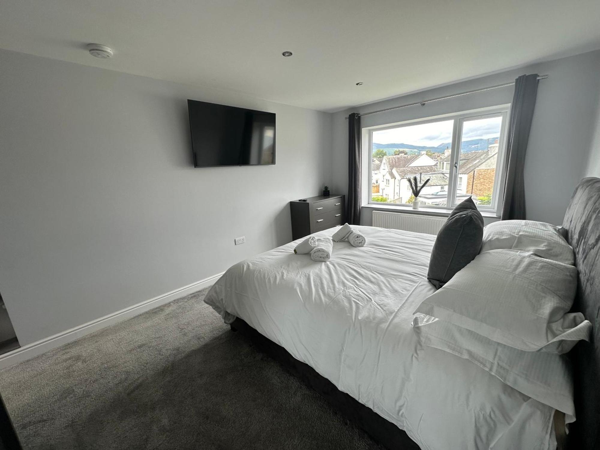 Modern Hot Tub 3 Bed Holiday home