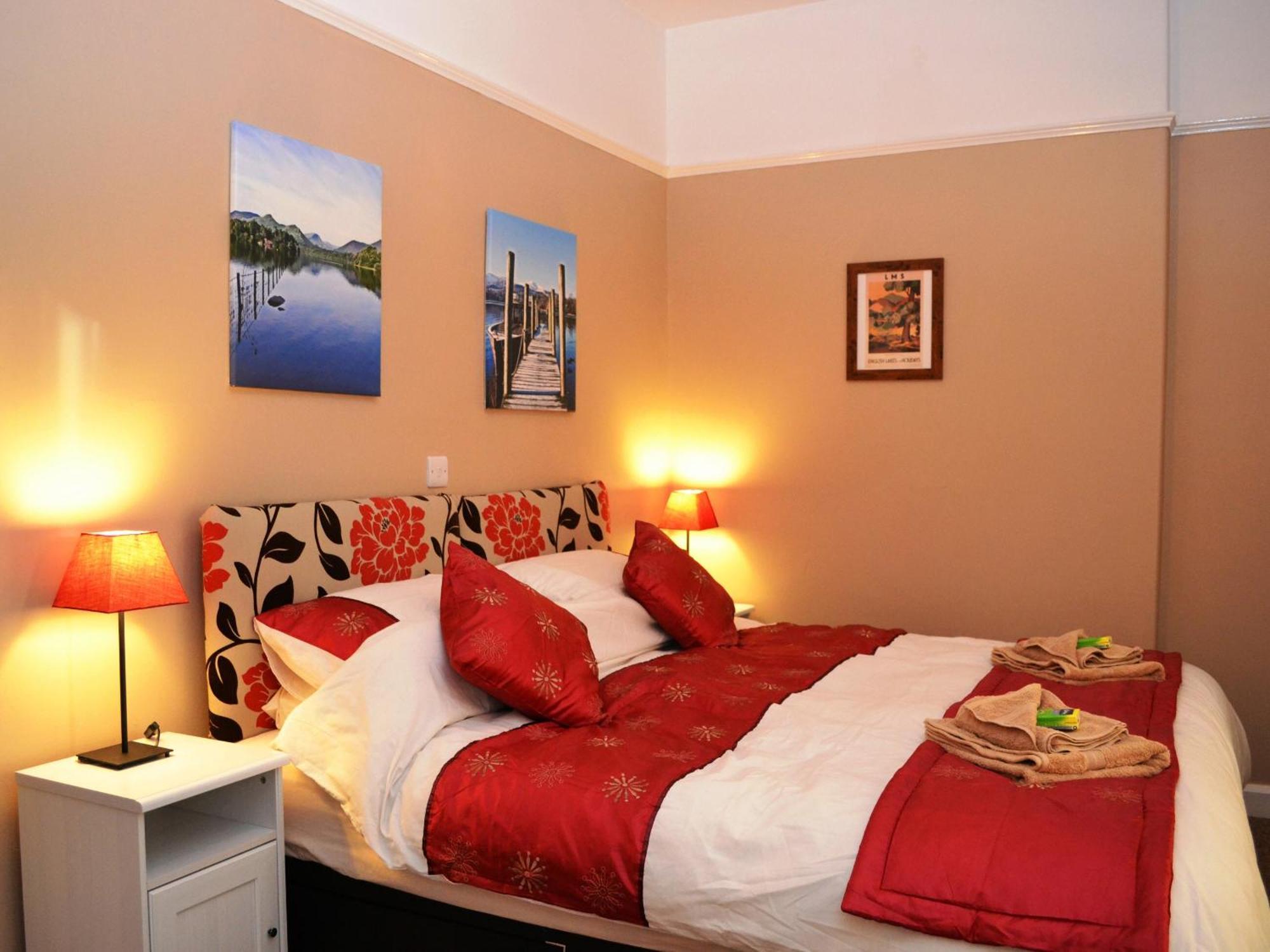 Riverbank Holiday home *