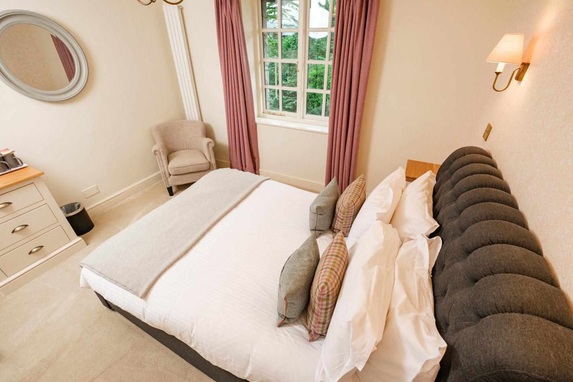 Ravenstone Manor 4*