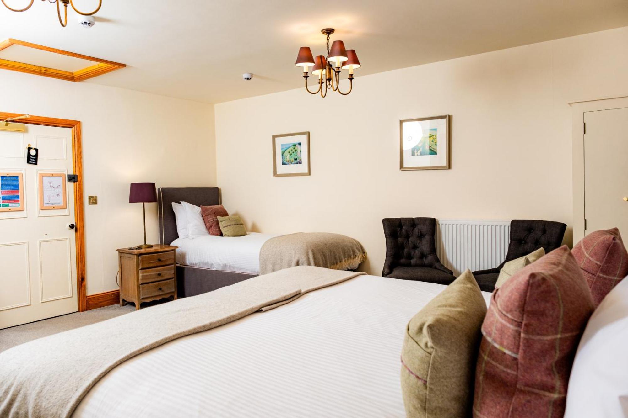 Ravenstone Manor 4*