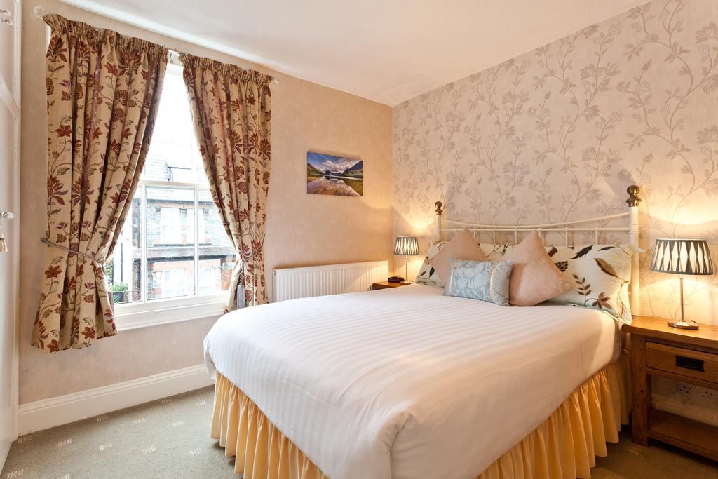 Guest house Leonards Field House