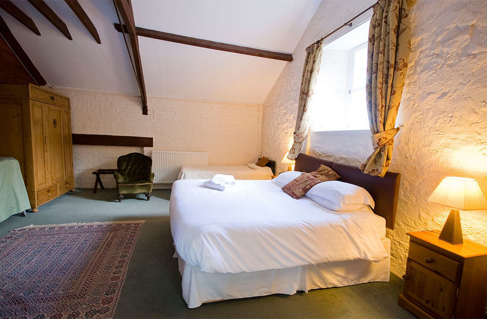 Ravenstone Country house