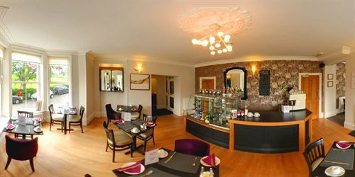 Lakeside House Guest house 4*
