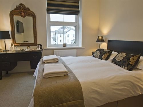 Lakeside House Guest house 4*