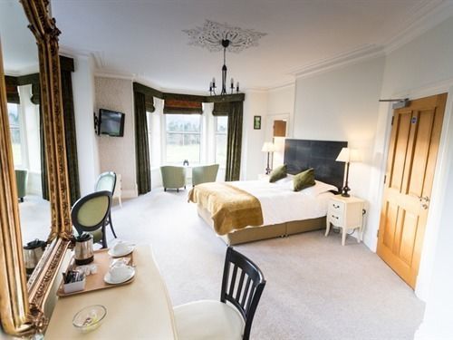 Lakeside House Guest house 4*