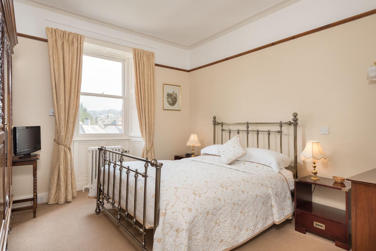 Acorn House 4*