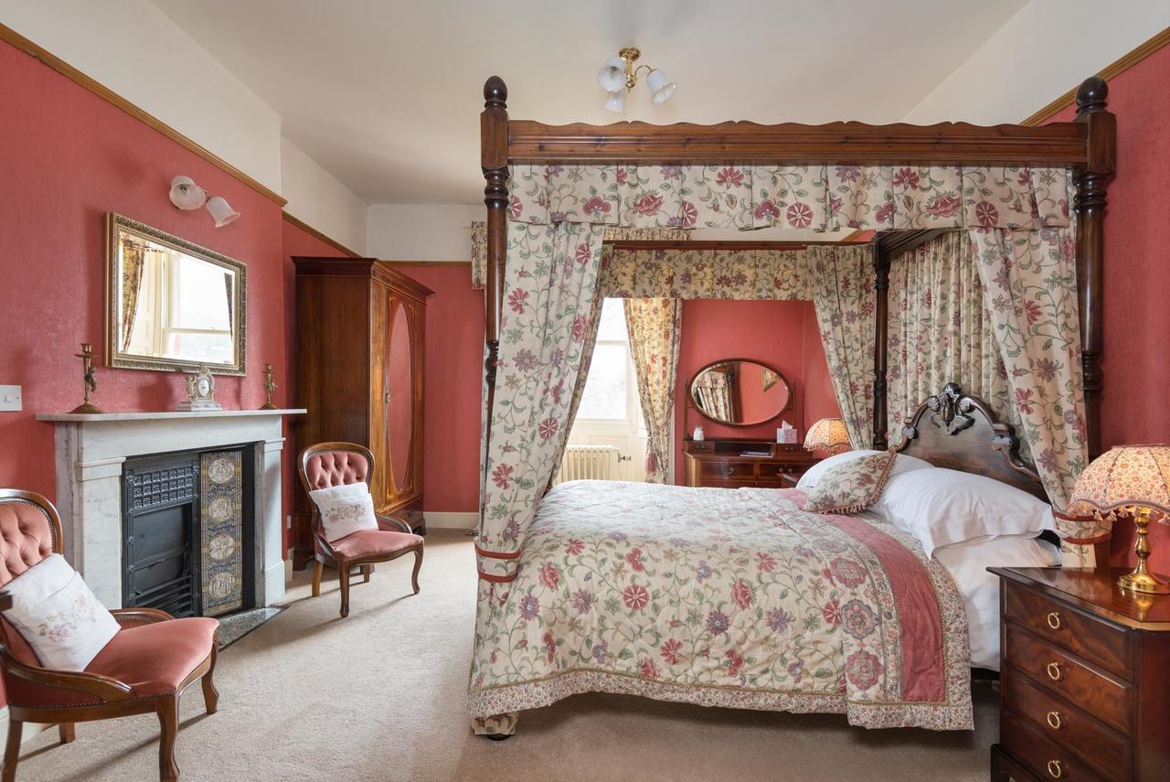 Acorn House 4*