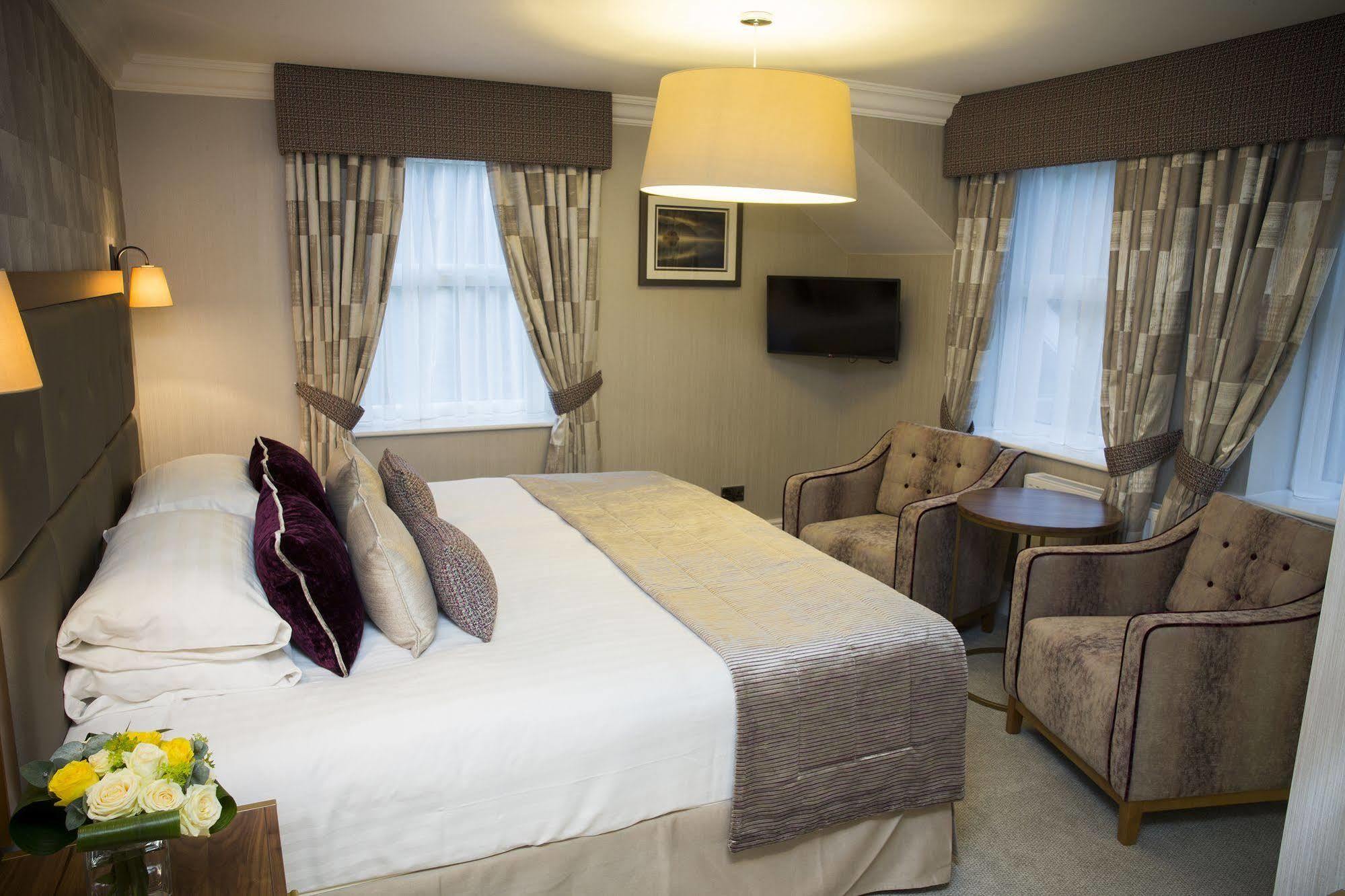 Hotel Lodore Falls &
