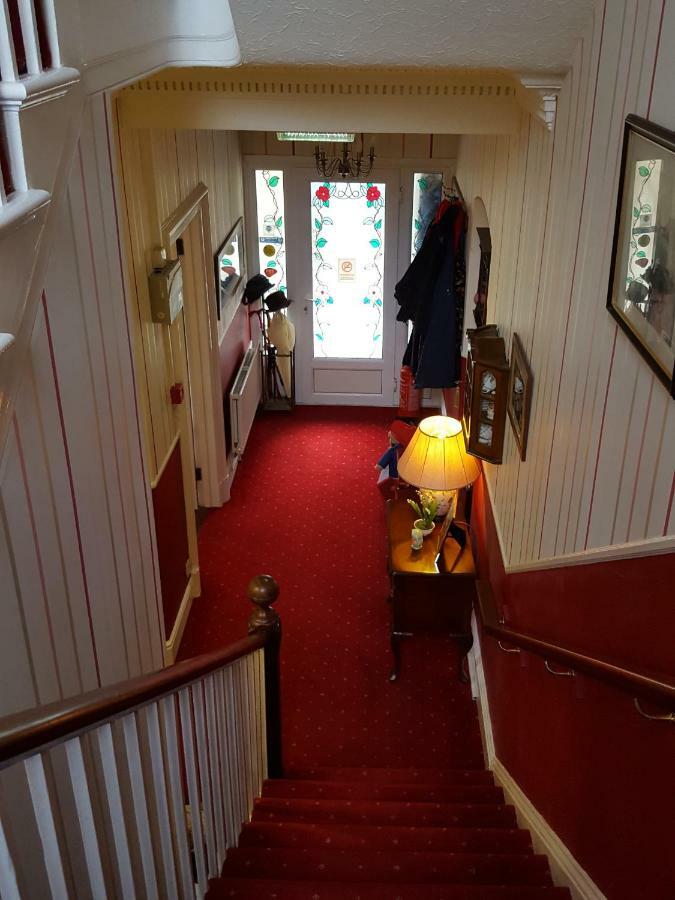 Dorchester House Guest house 4*