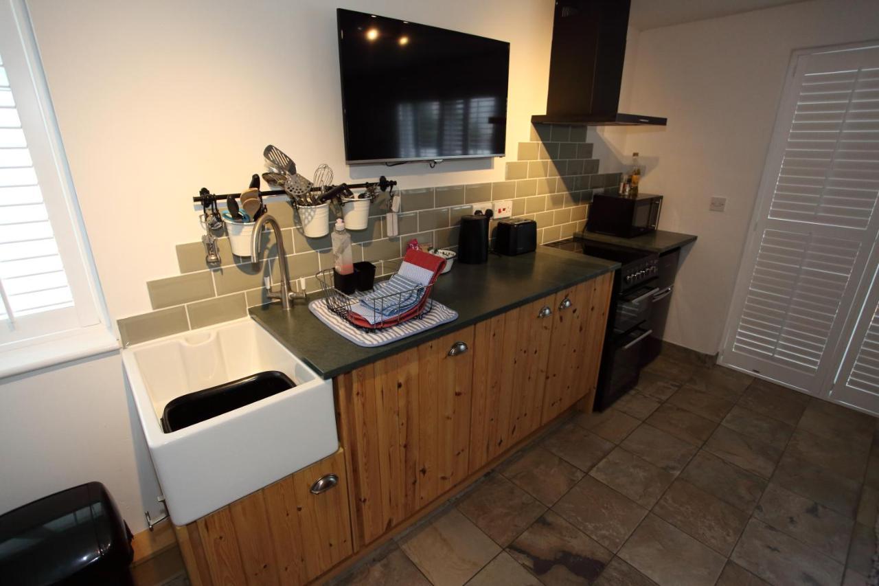 Lodge Lynton Studios