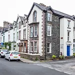 Carlton 2 A Large Modern Keswick Appt With Parking