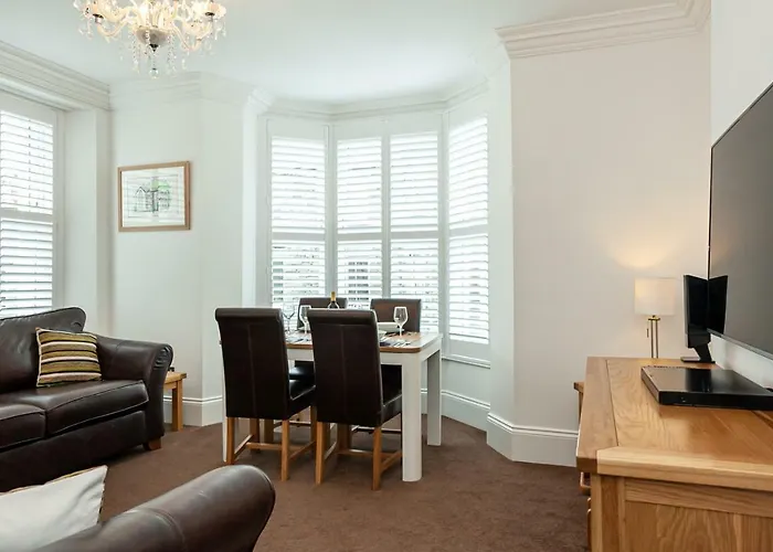 Carlton 2 A Large Modern Keswick Appt With Parking