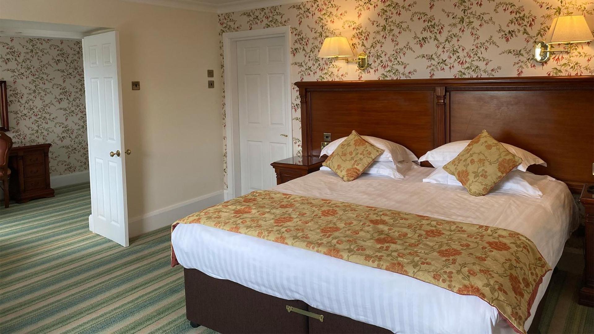 District Castle Hotel 4*