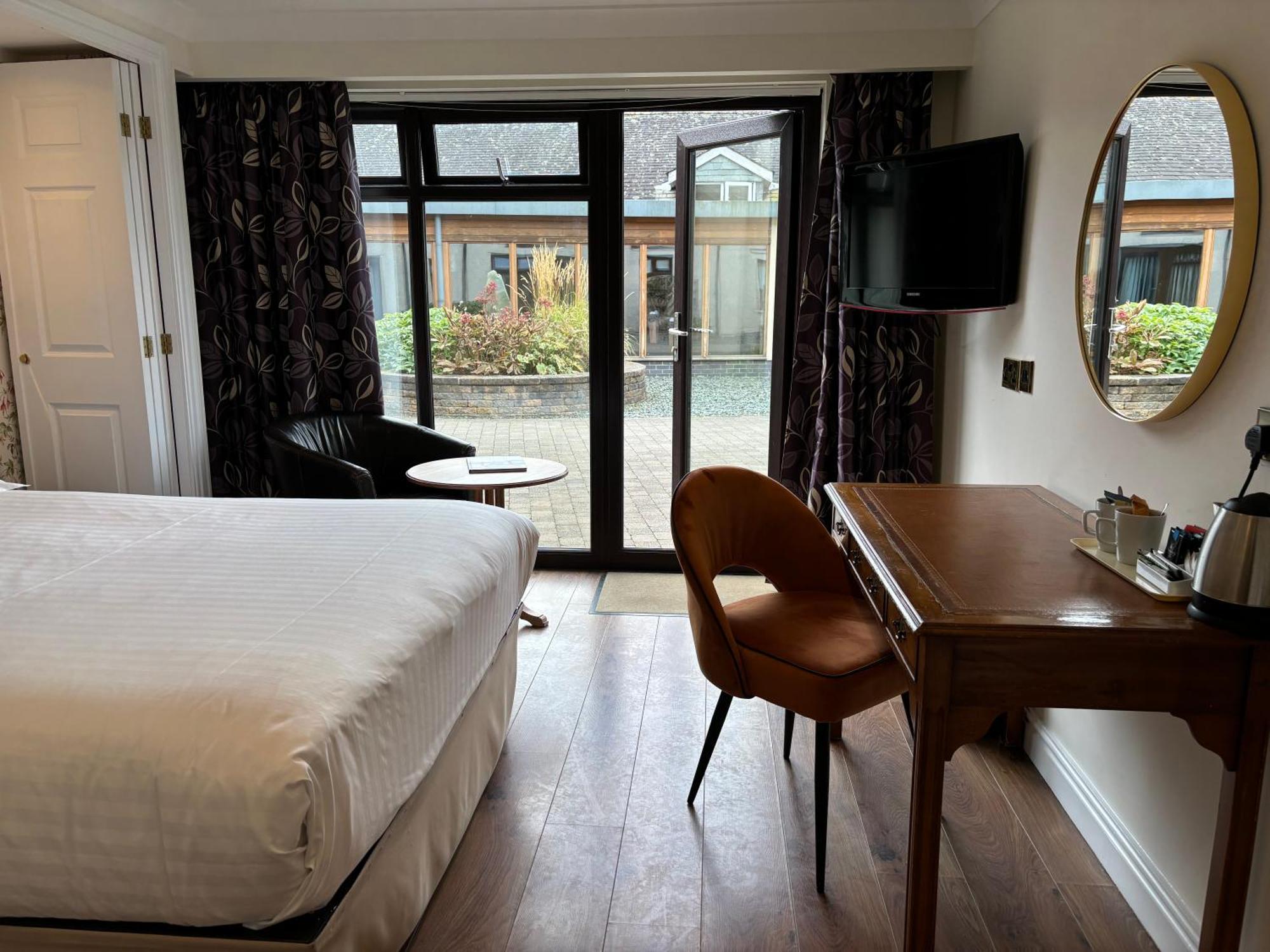 District Castle Hotel 4*